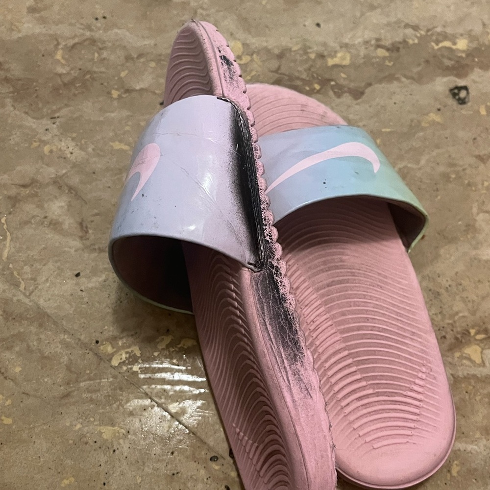 Girls nike slides size 3